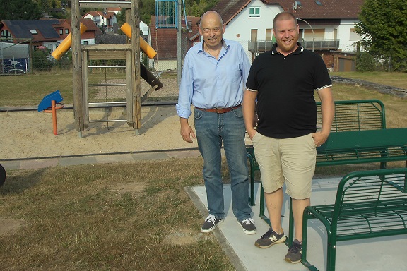 Kinderspielplatz Lützelhausen: Bürgerliste/FWG Linsengericht für Sonnenschutz und neues Spielgerät