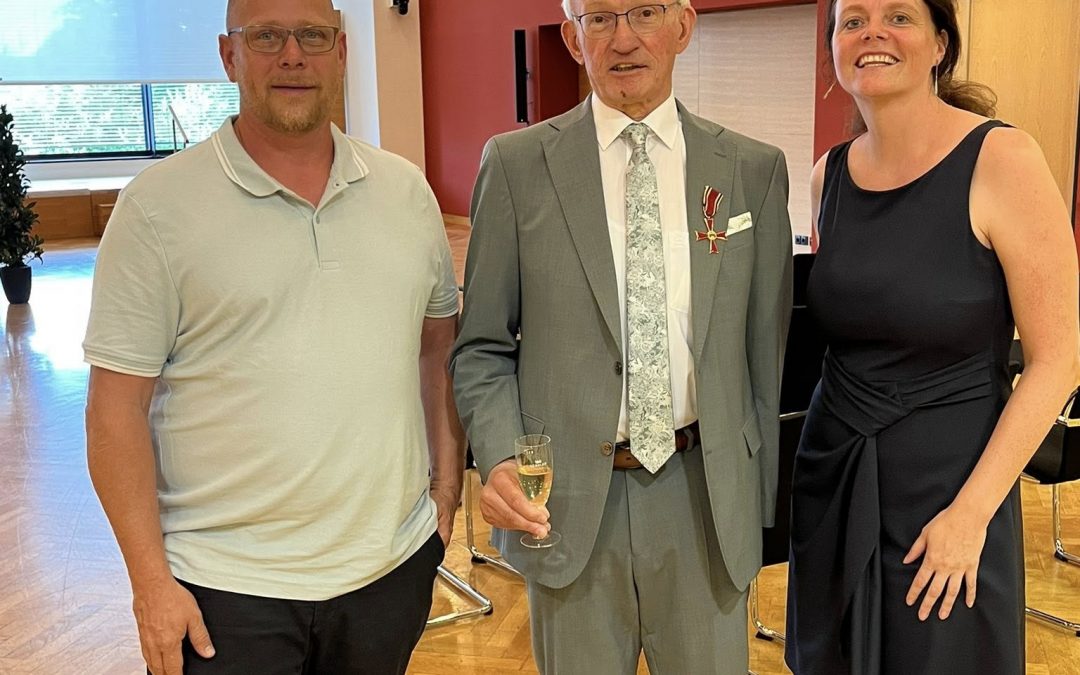 Bundesverdienstkreuz für Heinz Breitenbach für jahrzehntelanges ehrenamtliches Engagement